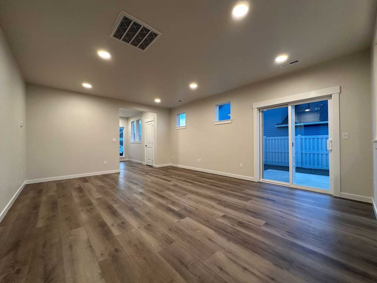 11342 11342 Bluefield Dr - Photo 2 of 13