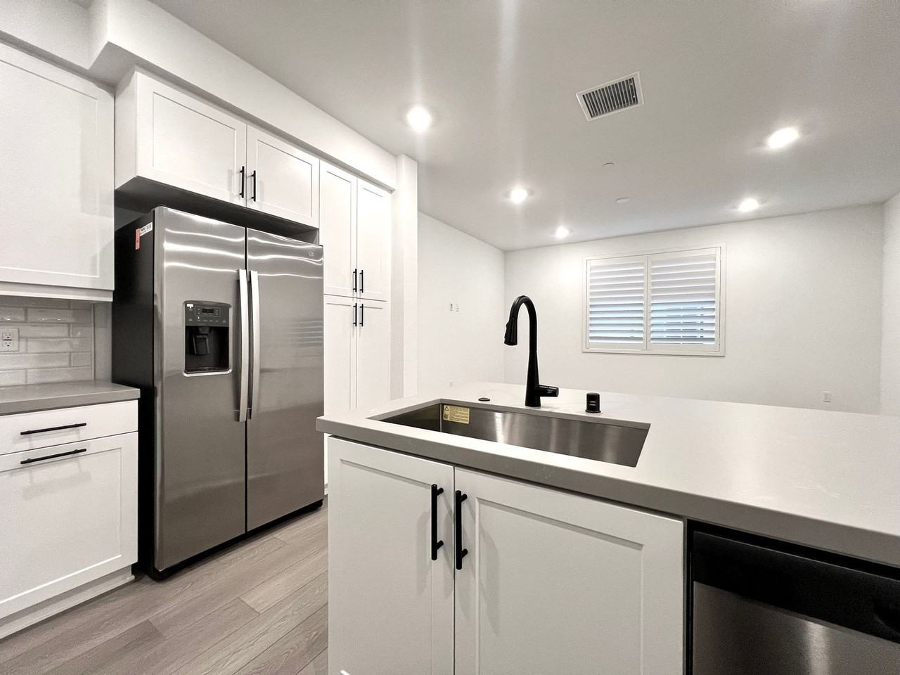 6138 Victoria Street #105 - Photo 4 of 19