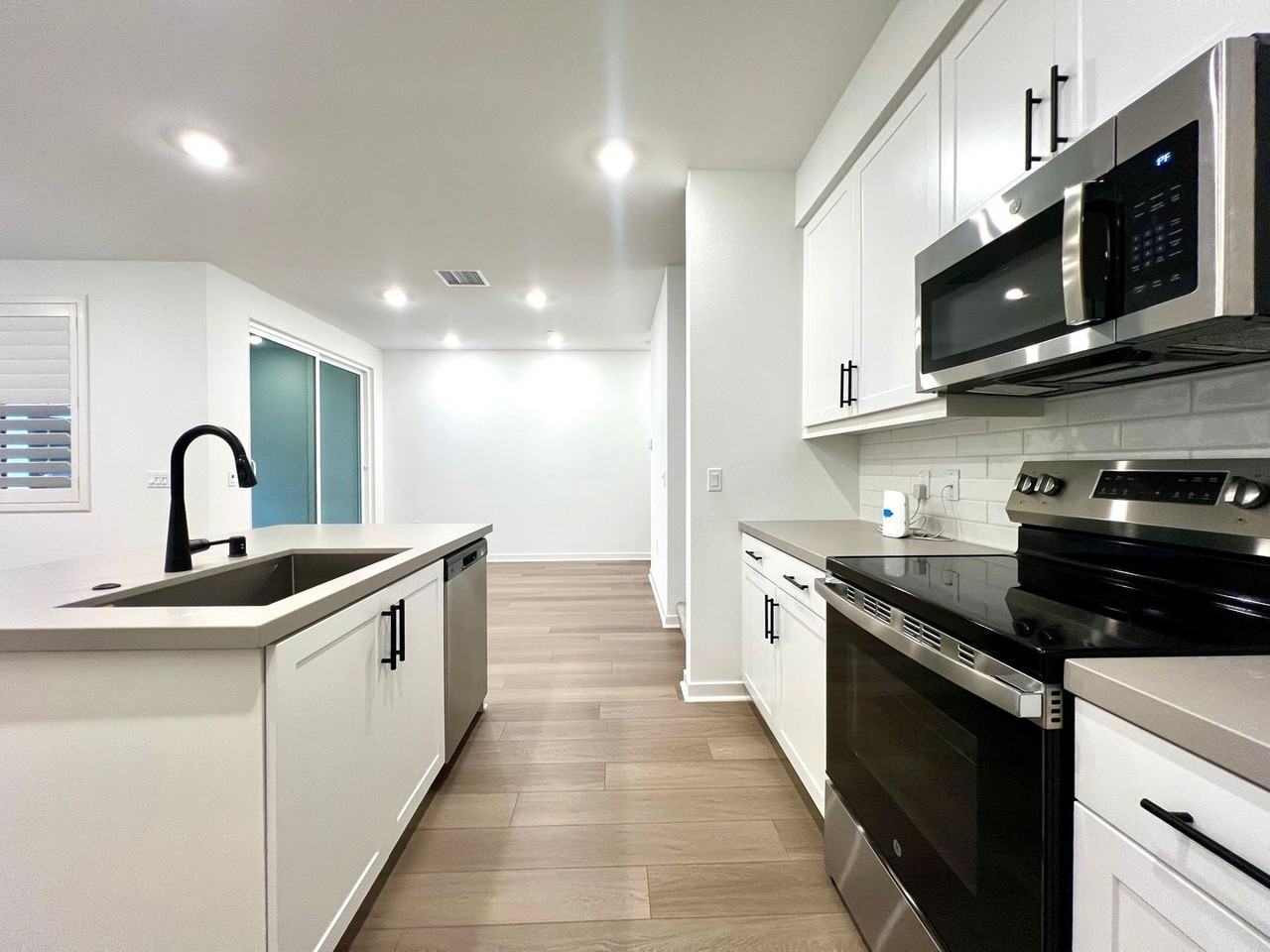 6138 Victoria Street #105 - Photo 7 of 19