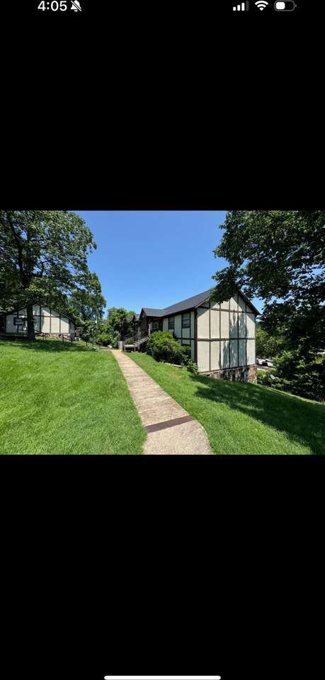 Hollister Gables Apartments - Photo 2 of 6