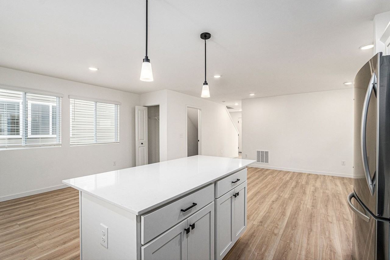 1643 Kennedy Boulevard - Photo 3 of 25