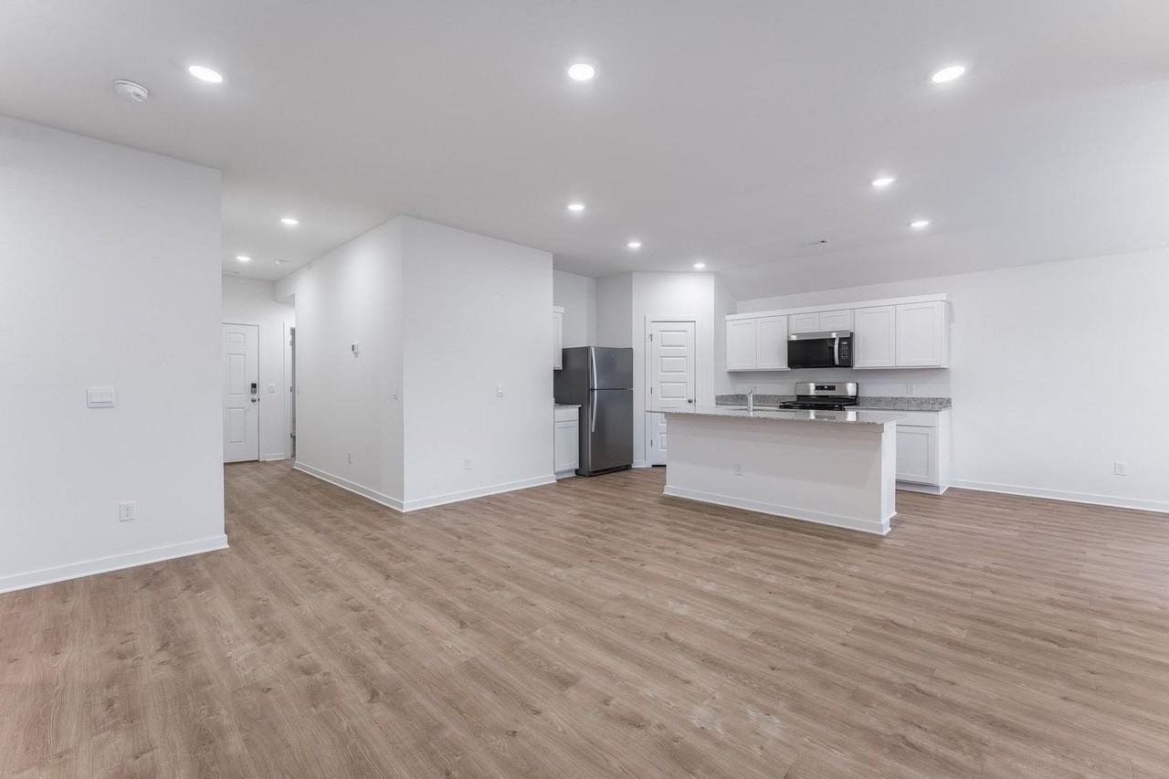 551 Shepherd St - Photo 6 of 21