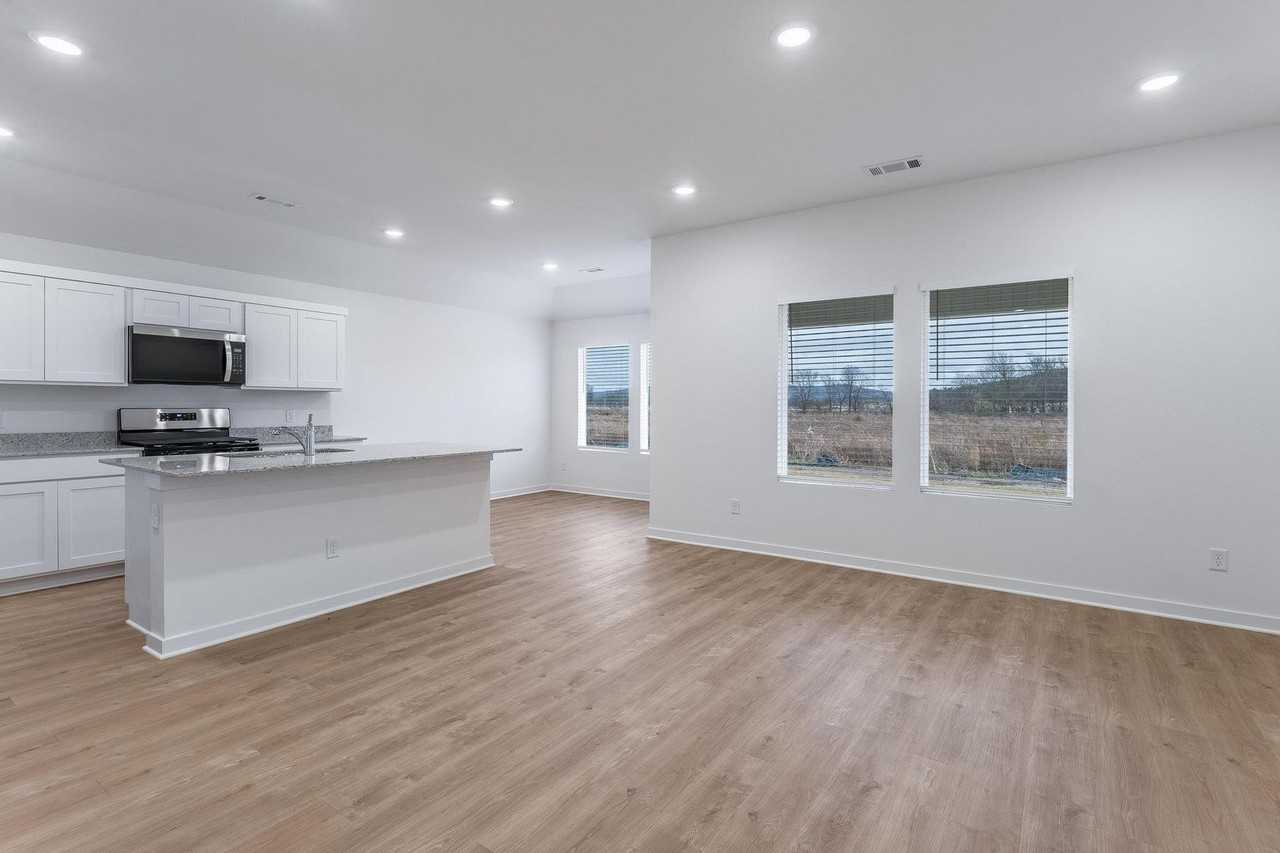 551 Shepherd St - Photo 7 of 21