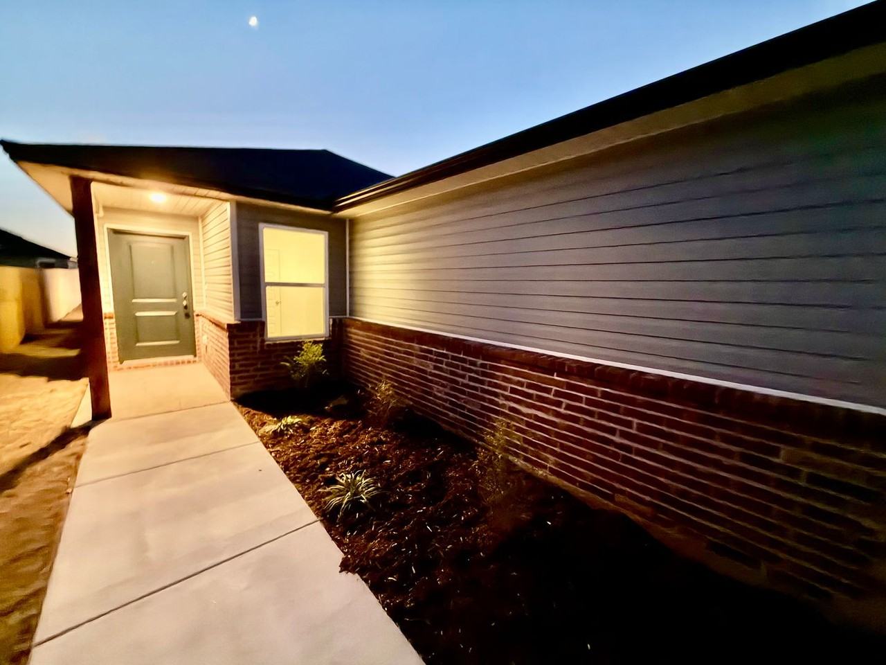 9312 Northwest 129th Street - Photo 2 of 16