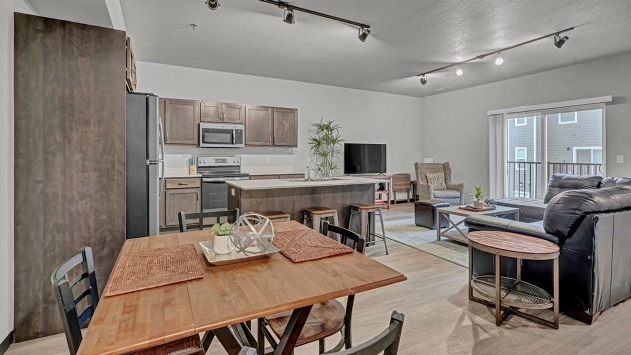 Pinnacle Villages - Waverly - Photo 4 of 40