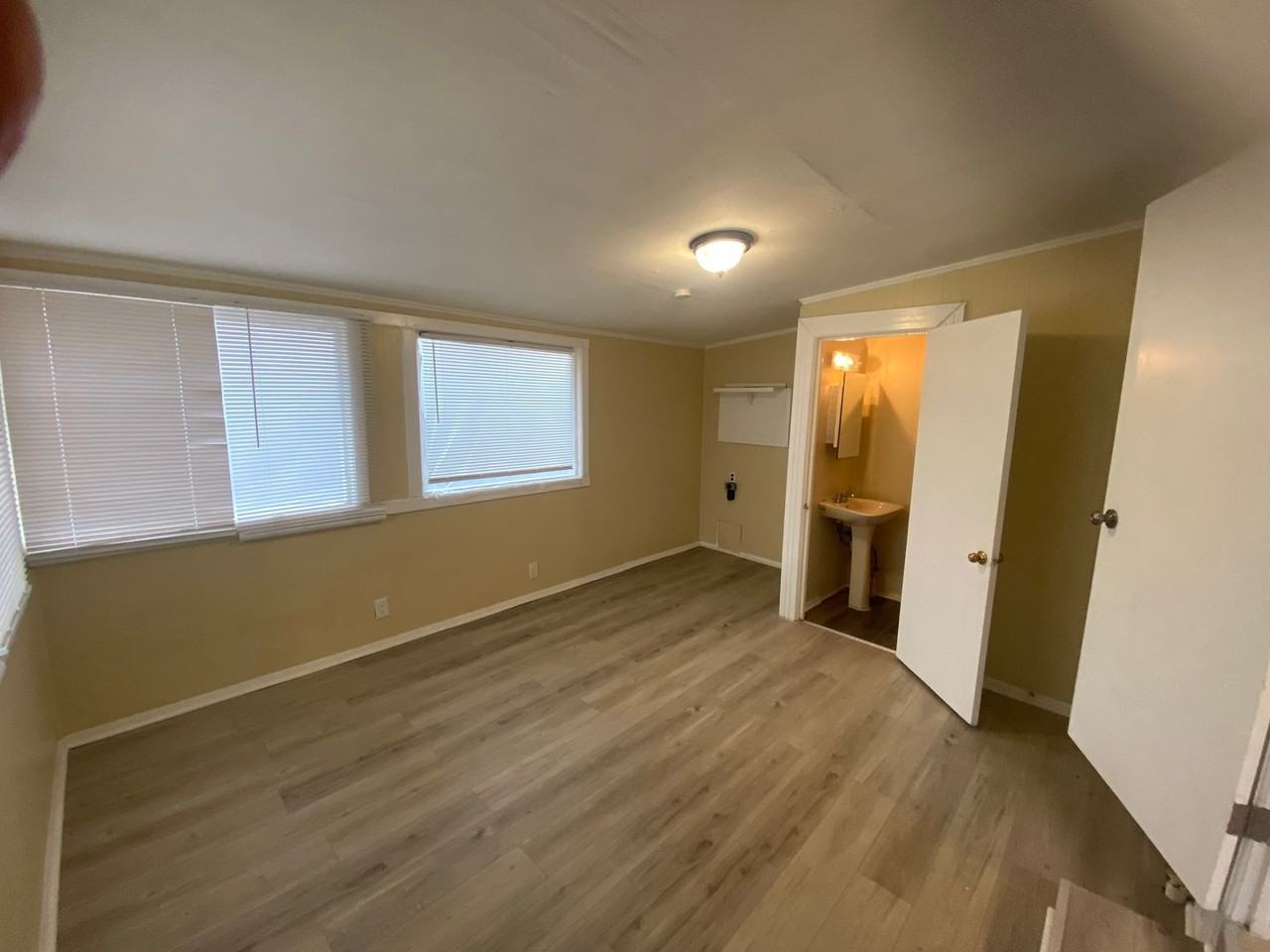 1339 Baker St - Photo 7 of 14