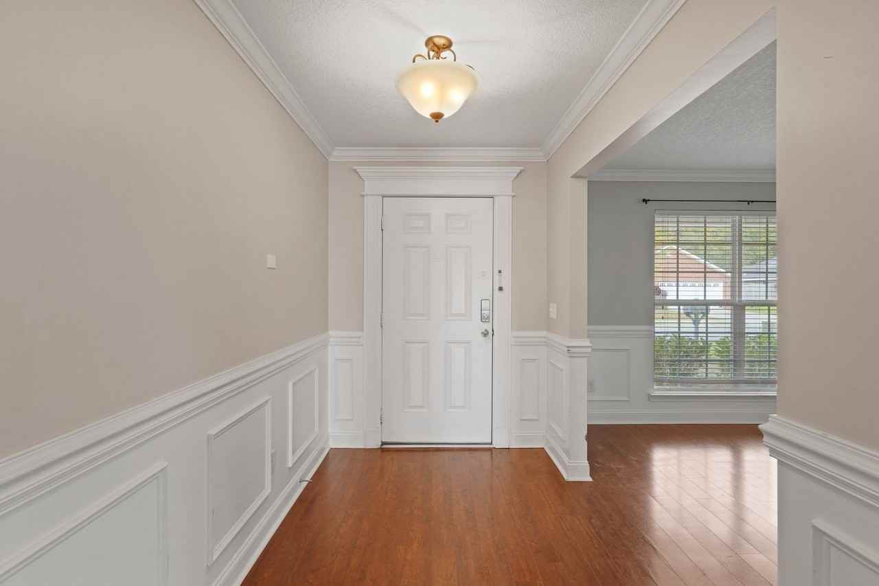 220 Augusta Way - Photo 7 of 50