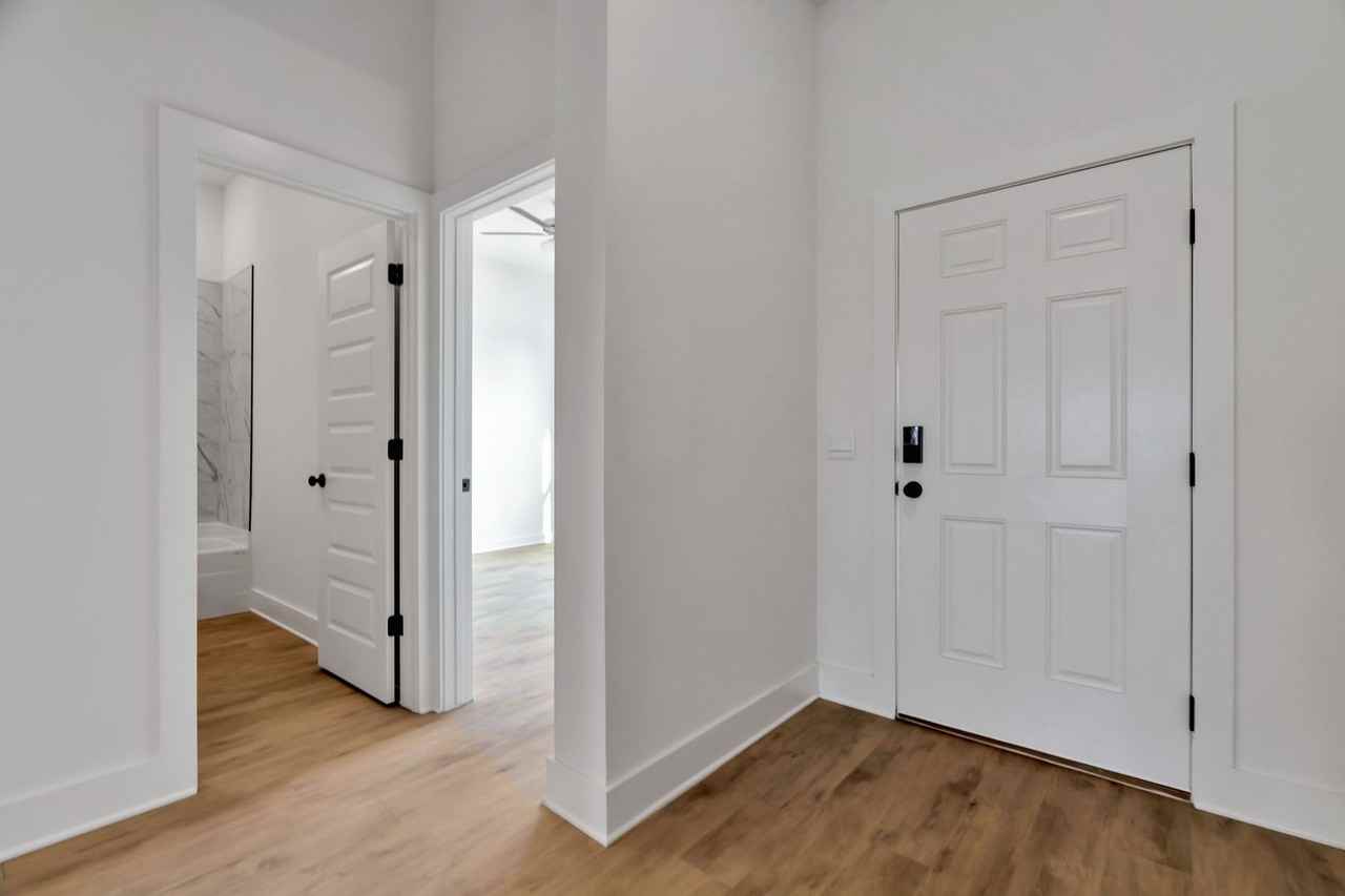 1010 Shine Place - Photo 3 of 29