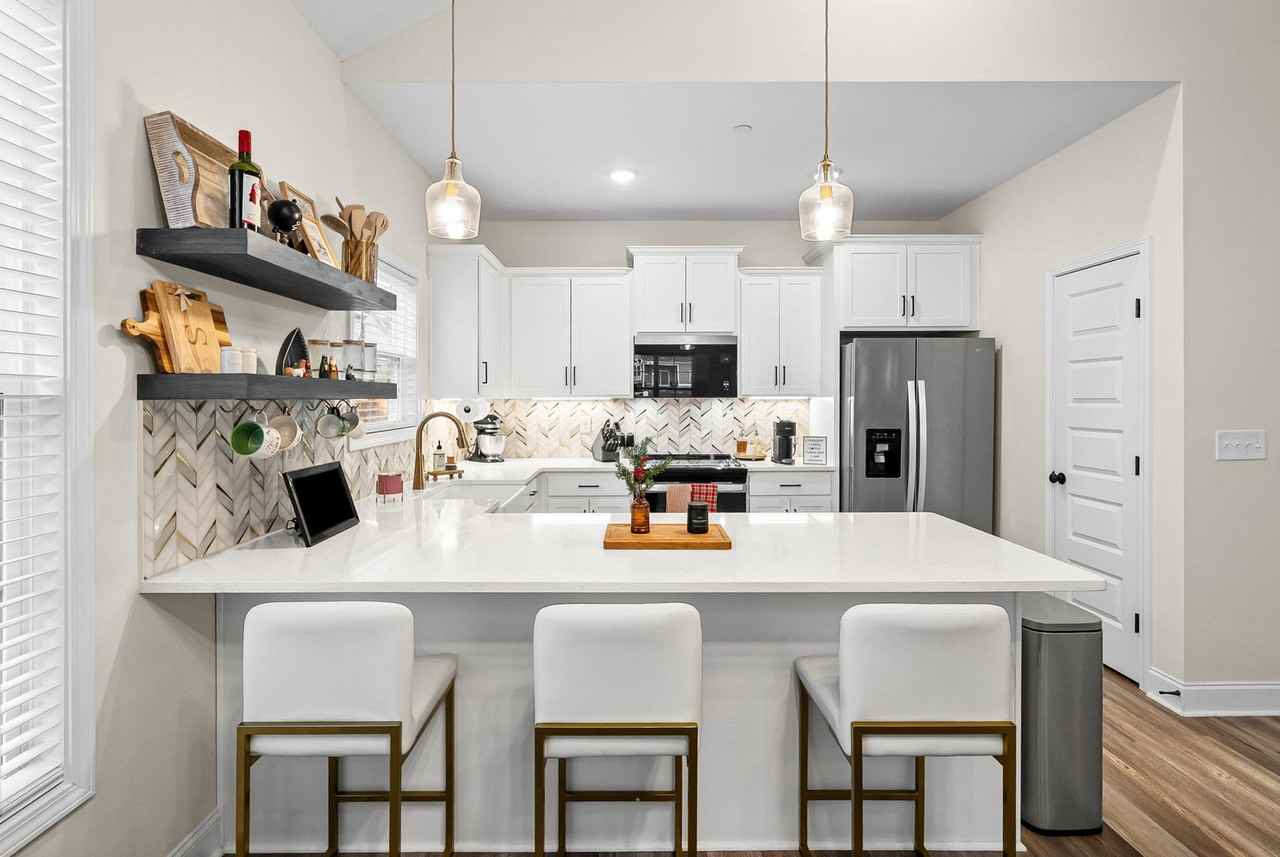 579 Centre St - Photo 2 of 30