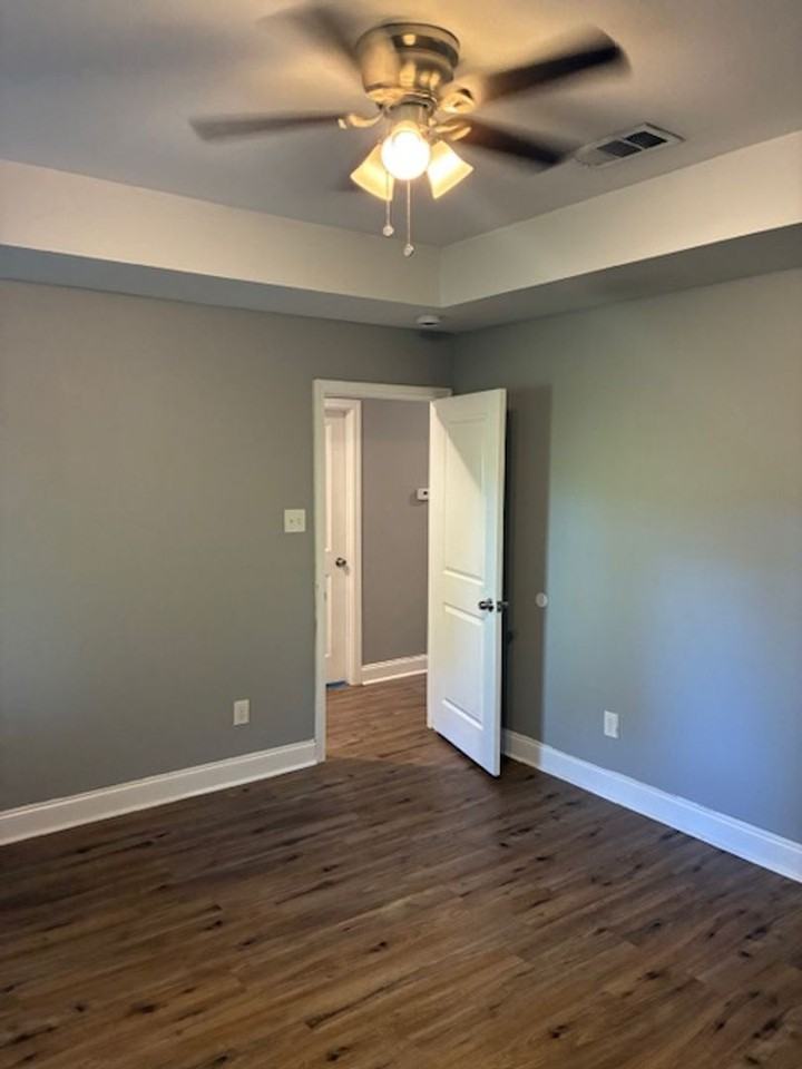 104 Plumthicket Ln - Photo 7 of 11