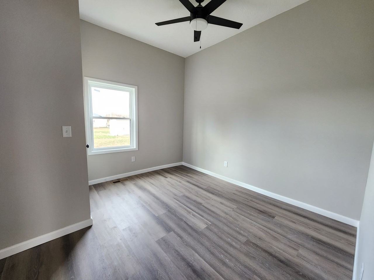 7345 E Division St - Photo 5 of 22