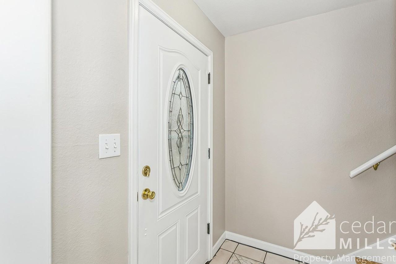 427 Harding St - Photo 3 of 12