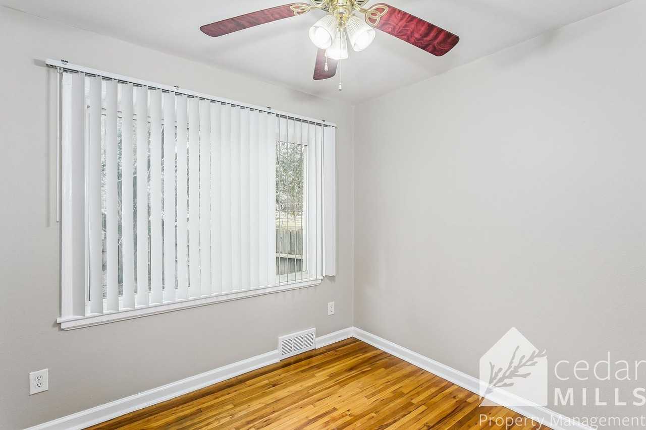 427 Harding St - Photo 4 of 12