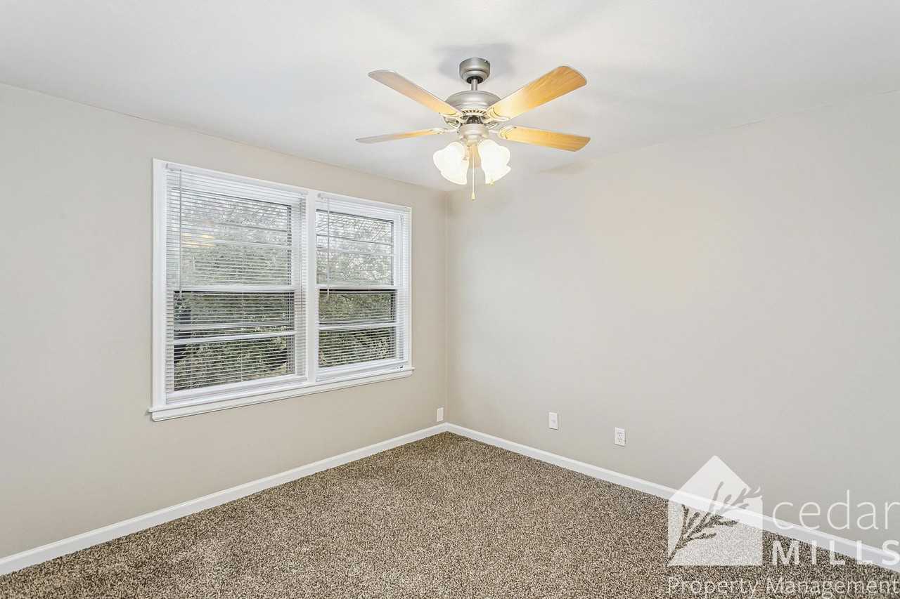 427 Harding St - Photo 5 of 12