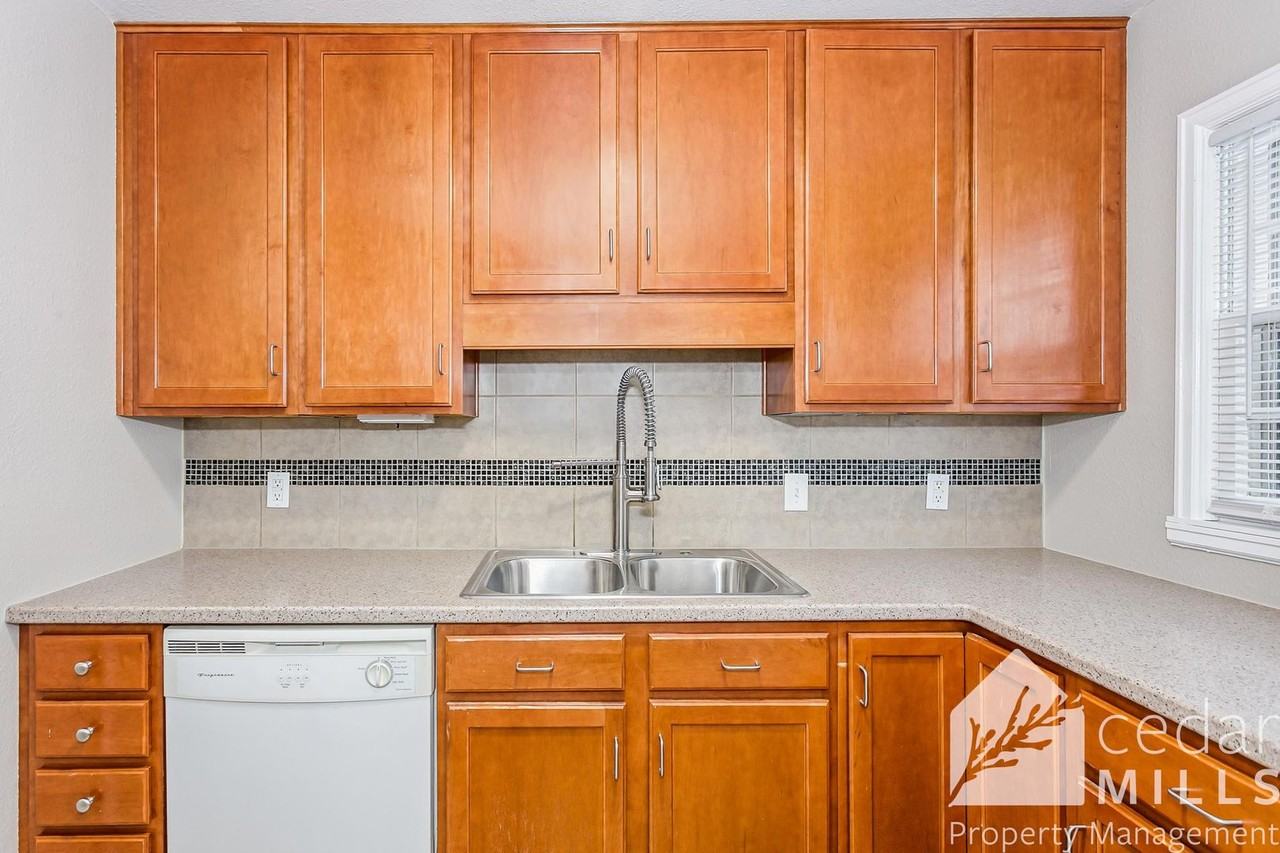 427 Harding St - Photo 6 of 12