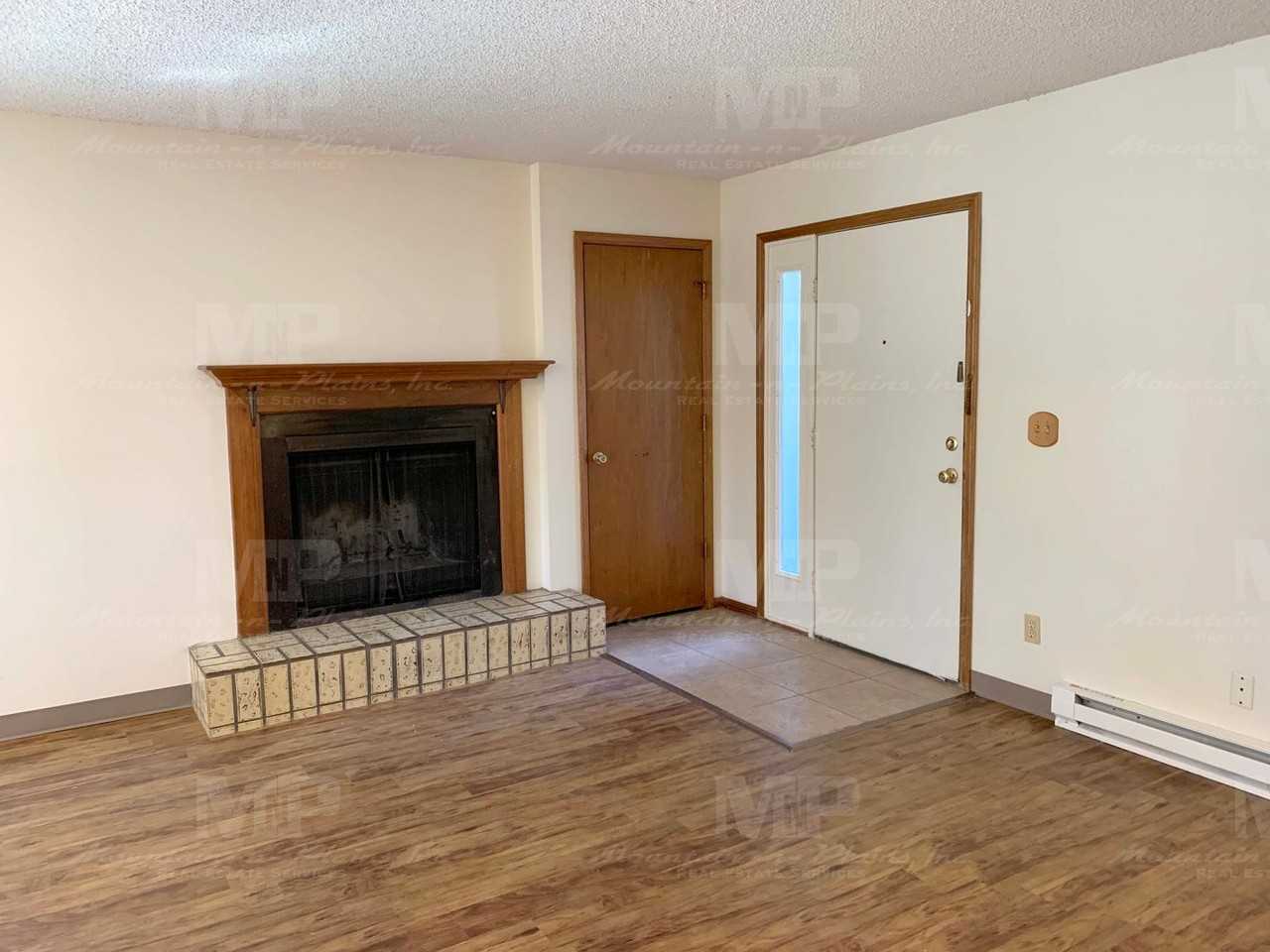 533 Strachan Dr - Photo 2 of 13