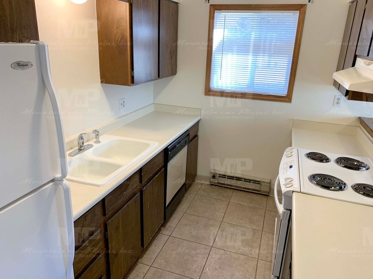 533 Strachan Dr - Photo 4 of 13