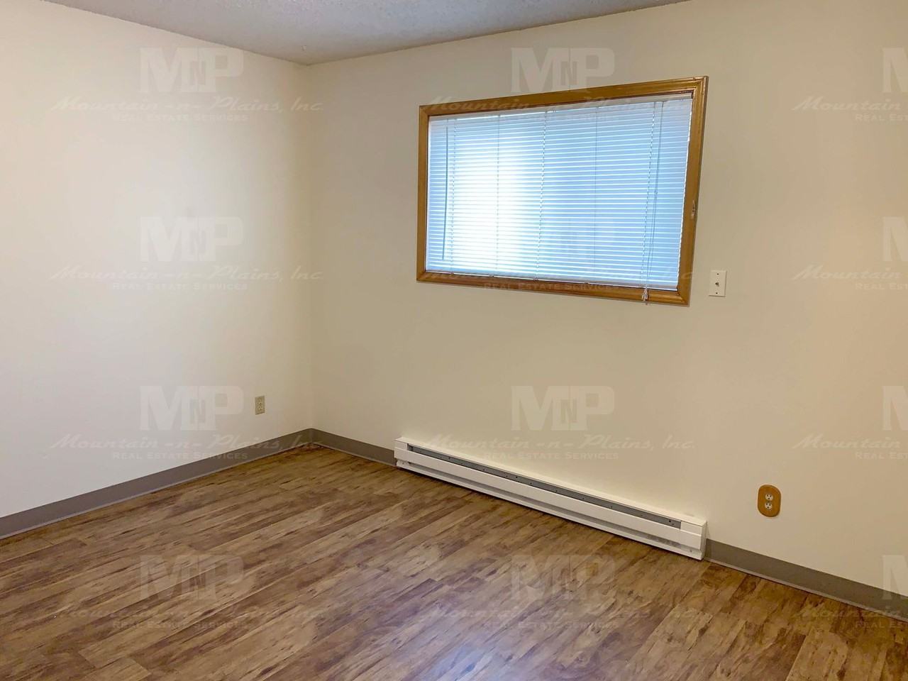 533 Strachan Dr - Photo 6 of 13