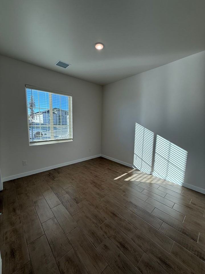 5008 Sand Stream Rd - Photo 6 of 40