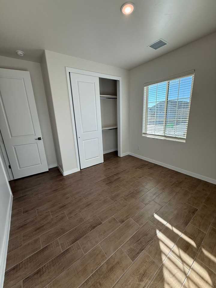 5008 Sand Stream Rd - Photo 7 of 40