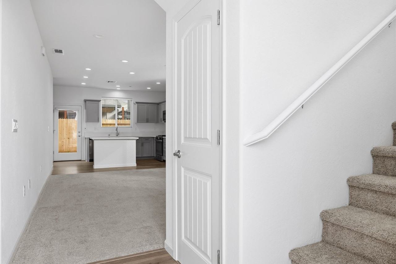 1312 W Prescott Ave - Photo 4 of 22