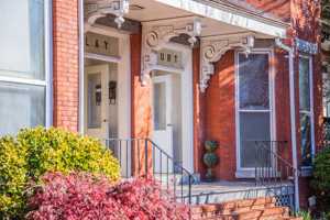 featured image of 104 104 & 104 1/2 E Clay St