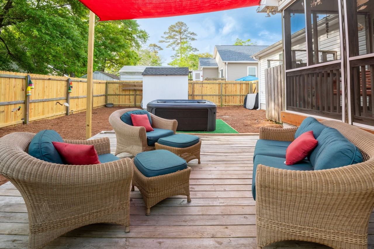 326 Northeast 47th Street - Photo 2 of 22