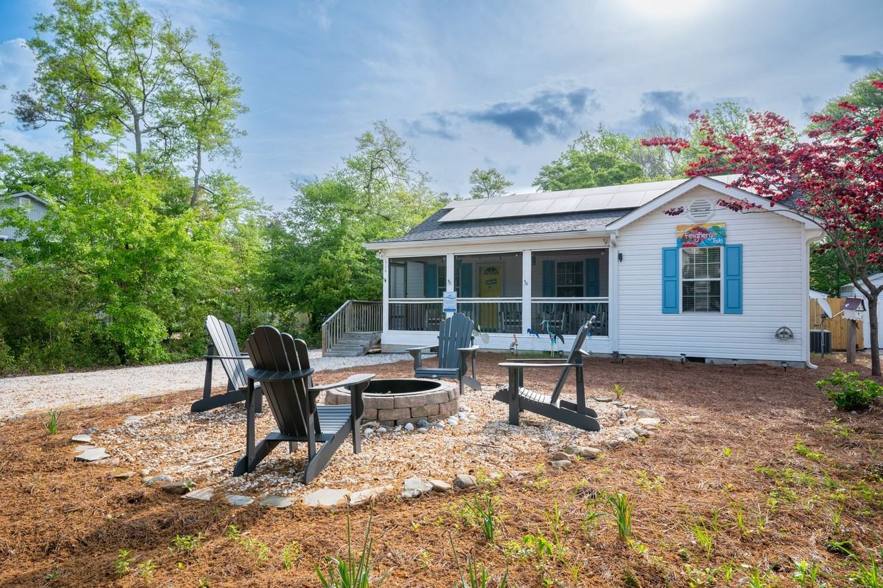 326 Northeast 47th Street - Photo 3 of 22