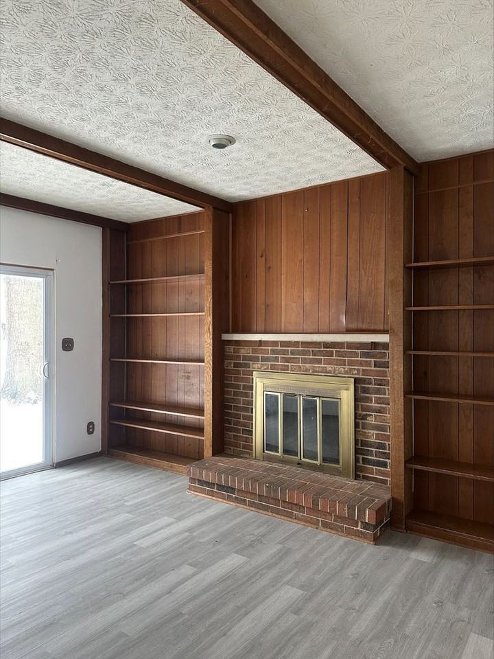 1601 Sandalwood Pl - Photo 2 of 13