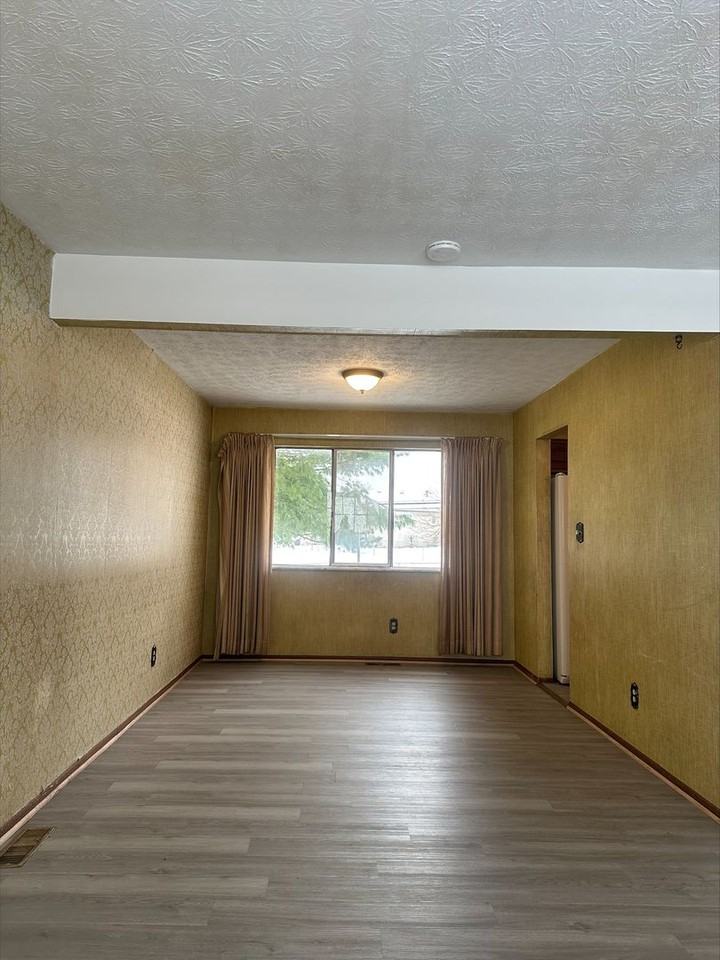 1601 Sandalwood Pl - Photo 3 of 13