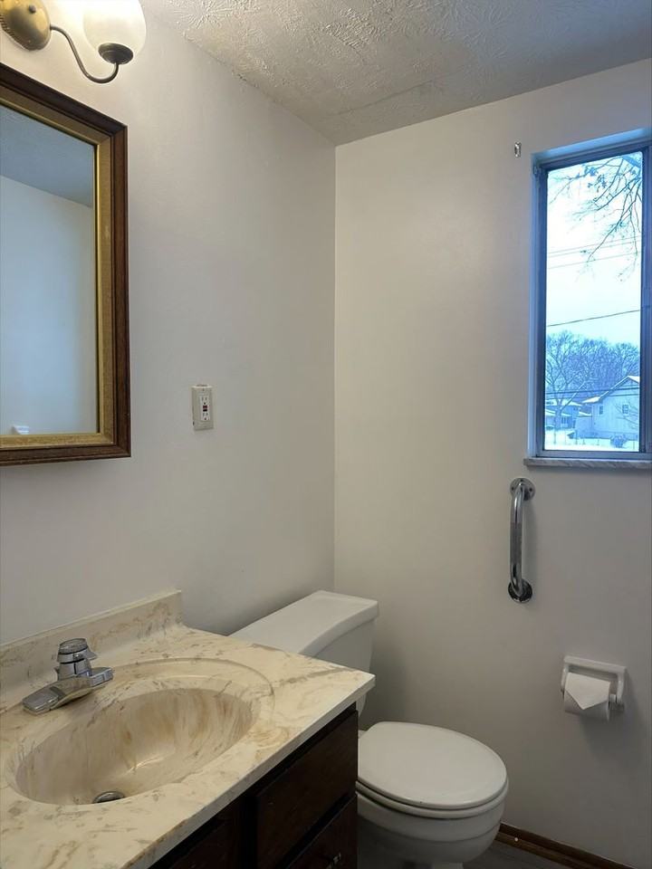 1601 Sandalwood Pl - Photo 5 of 13