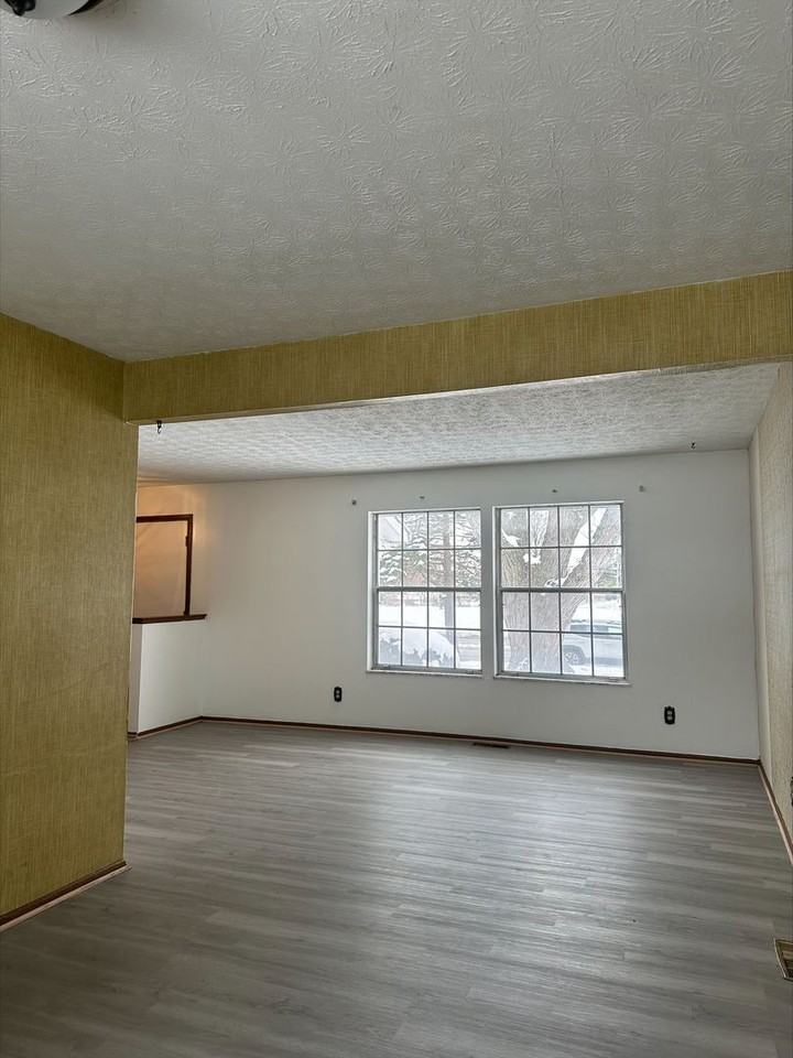 1601 Sandalwood Pl - Photo 7 of 13