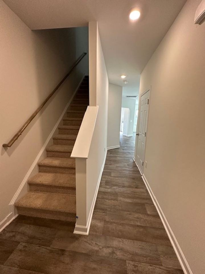 247 Moyer Dr - Photo 2 of 28