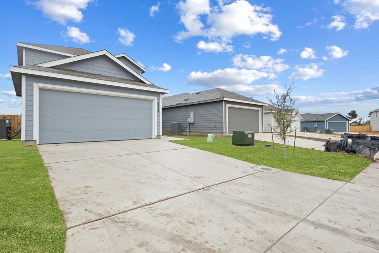 972 Creek - Photo 2 of 31