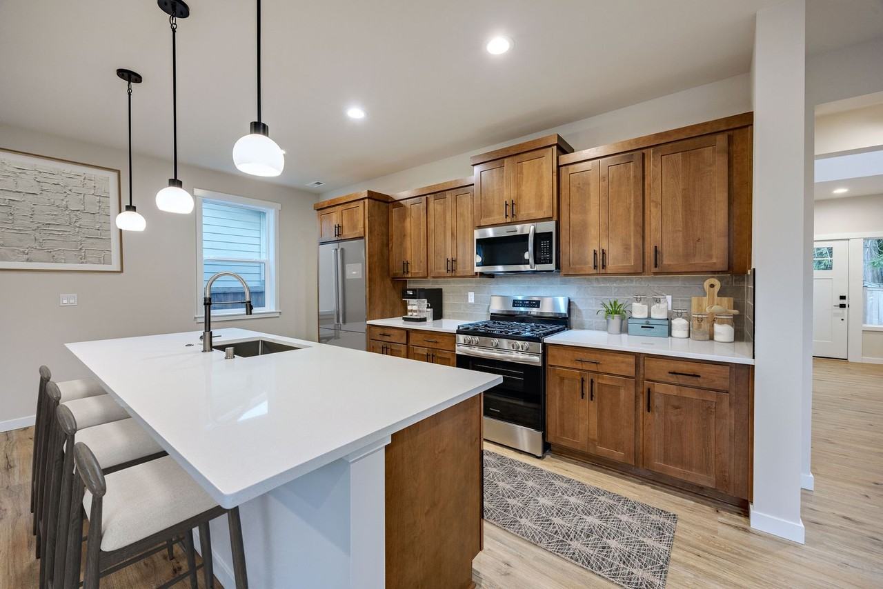 5044 Northwest Cedarside Loop - Photo 5 of 37