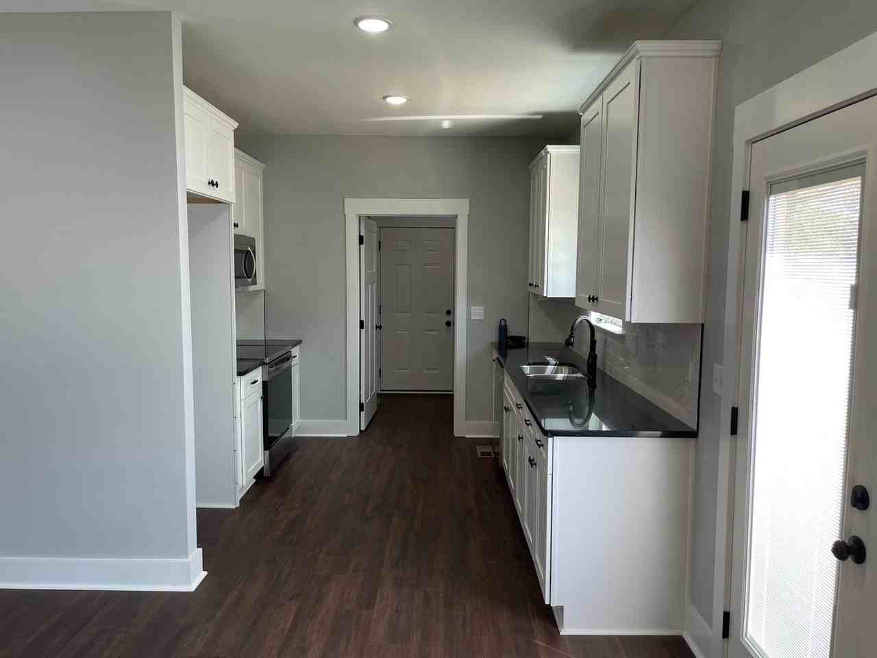 8416 W Crabtree Rd - Photo 2 of 25