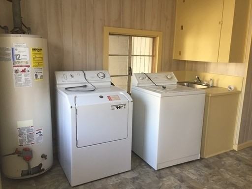 403 E Elm St - Photo 5 of 44