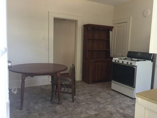 403 E Elm St - Photo 7 of 44