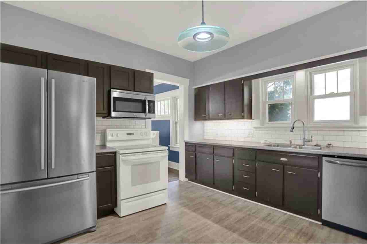 1902 Thompson St. - Photo 6 of 16