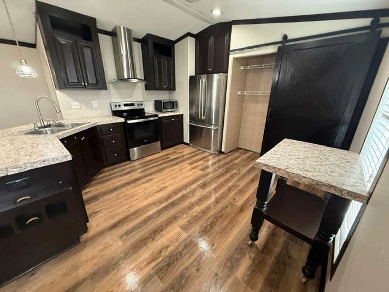 106 Dennis Lane - Photo 3 of 30