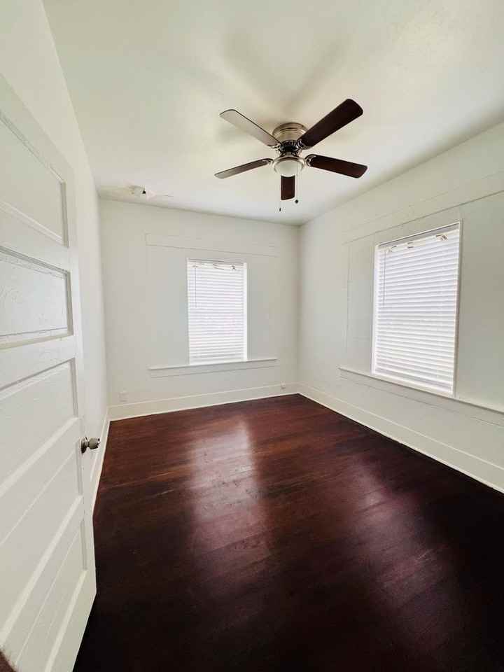 3327 Procter St - Photo 2 of 7