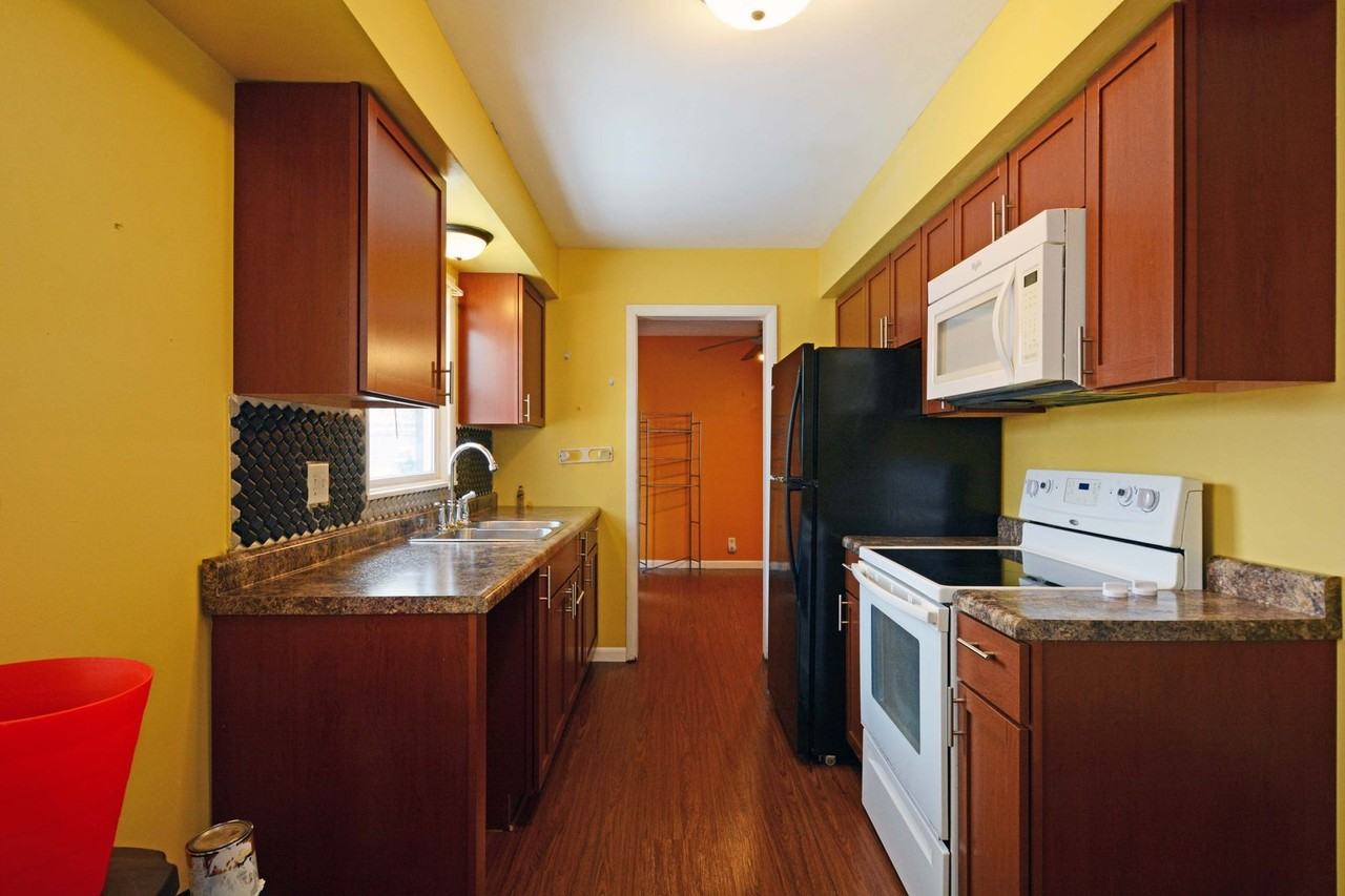 5736 James Ave N - Photo 5 of 22