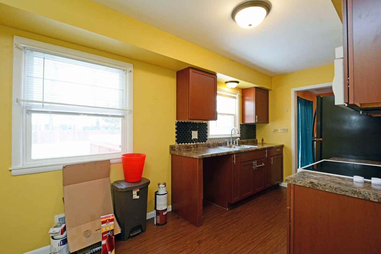 5736 James Ave N - Photo 6 of 22