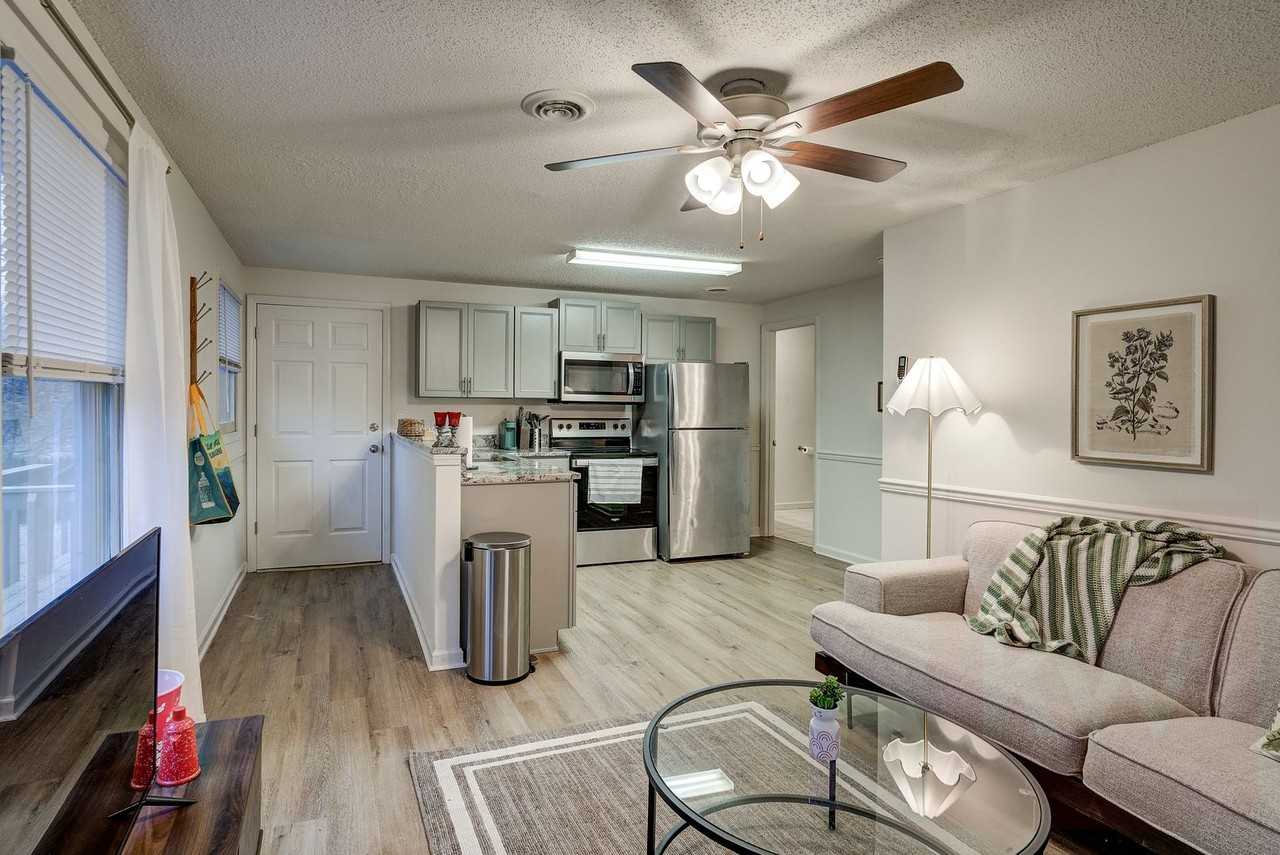 1312 N Barton St - Photo 2 of 21