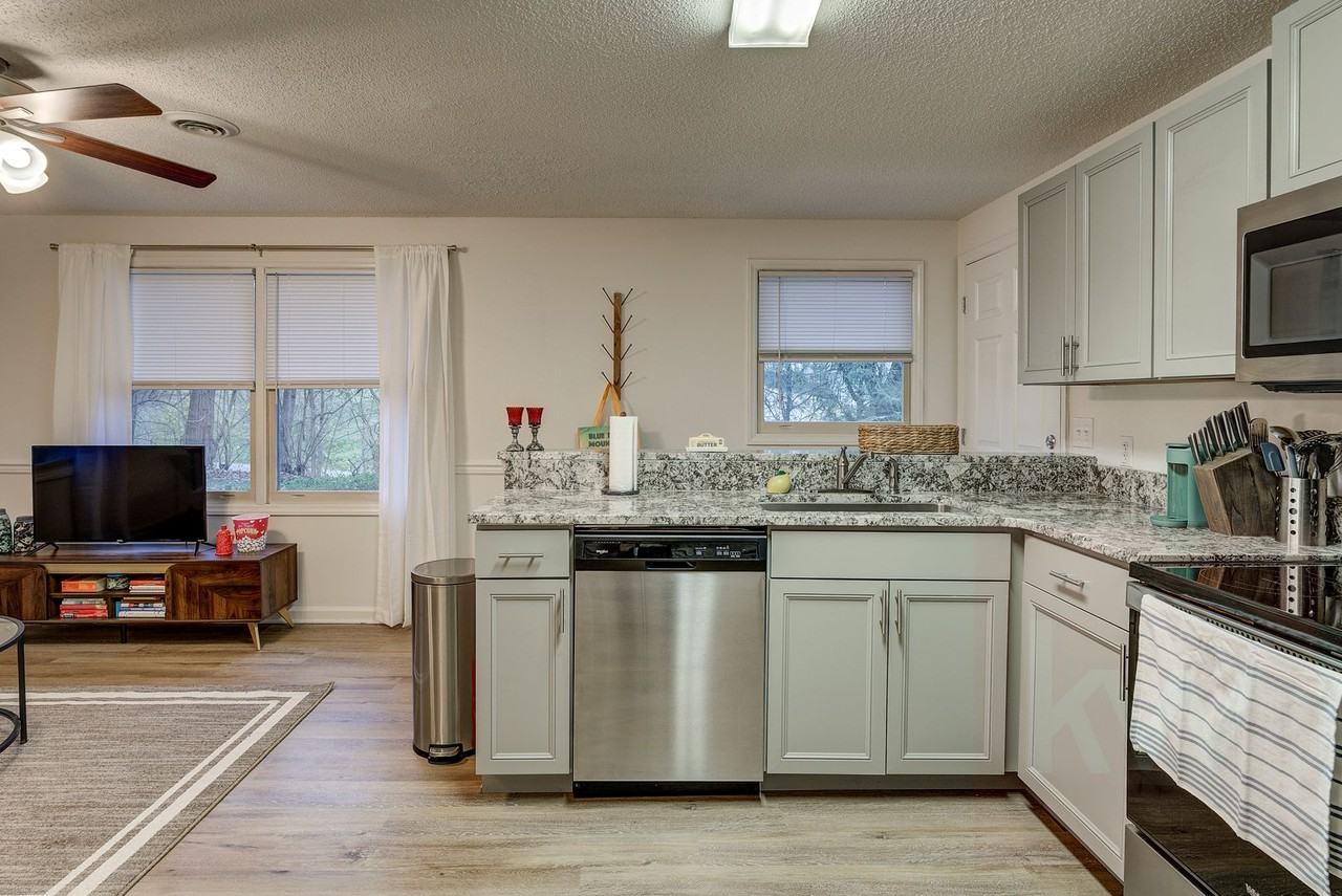 1312 N Barton St - Photo 5 of 21