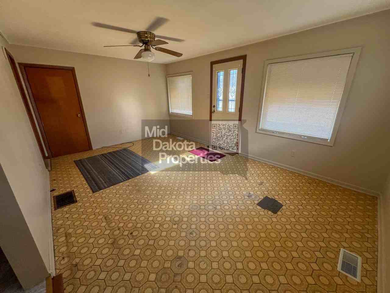 813 North Sanborn Boulevard - Photo 4 of 12