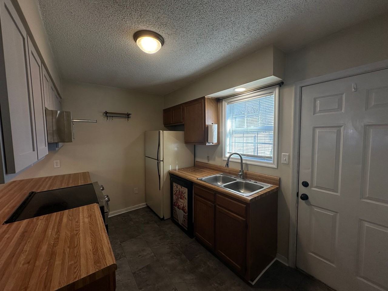 105 Sycamore Lane - Photo 2 of 9