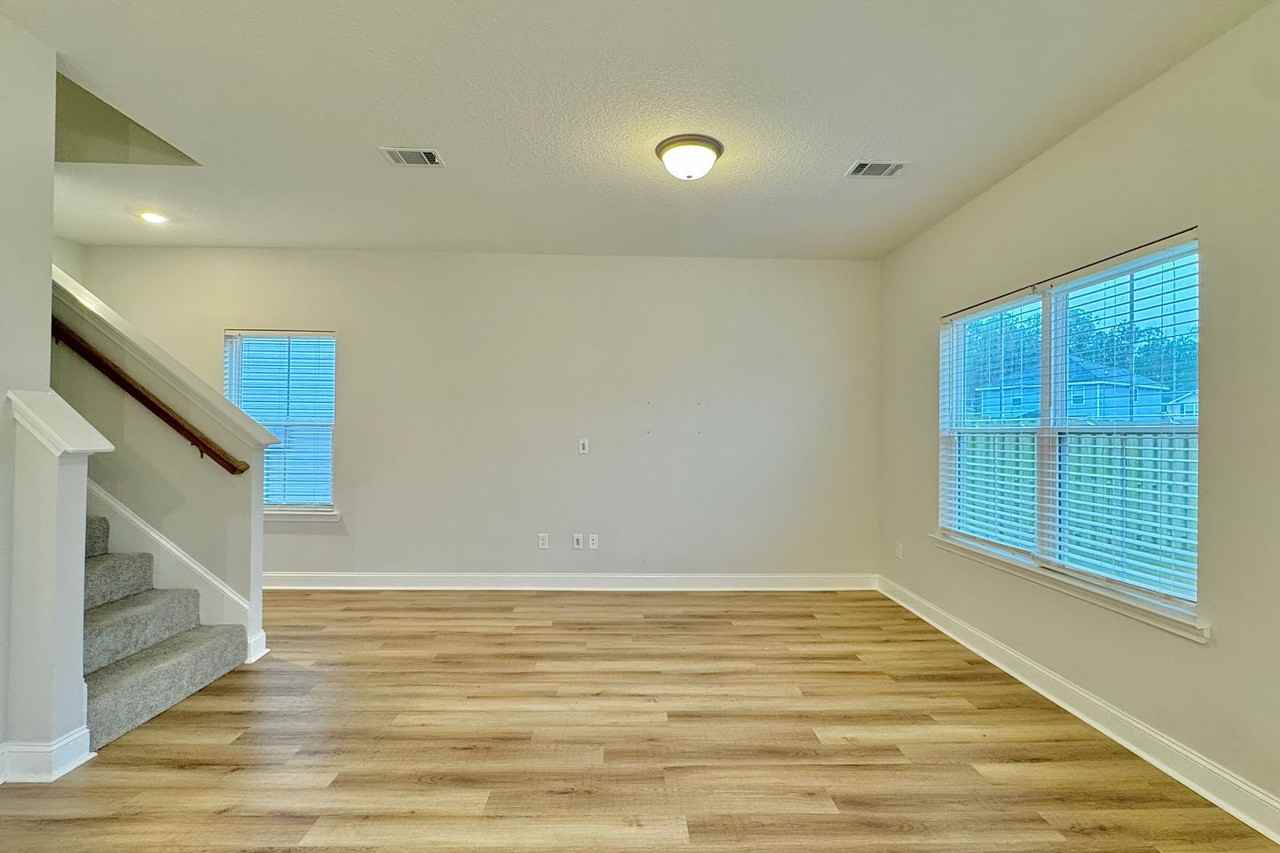 754 Grayson Ave - Photo 5 of 40