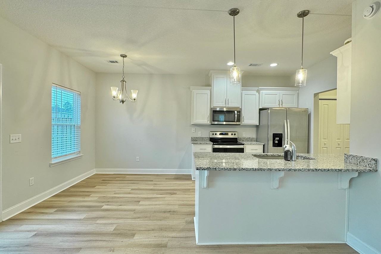 754 Grayson Ave - Photo 6 of 40