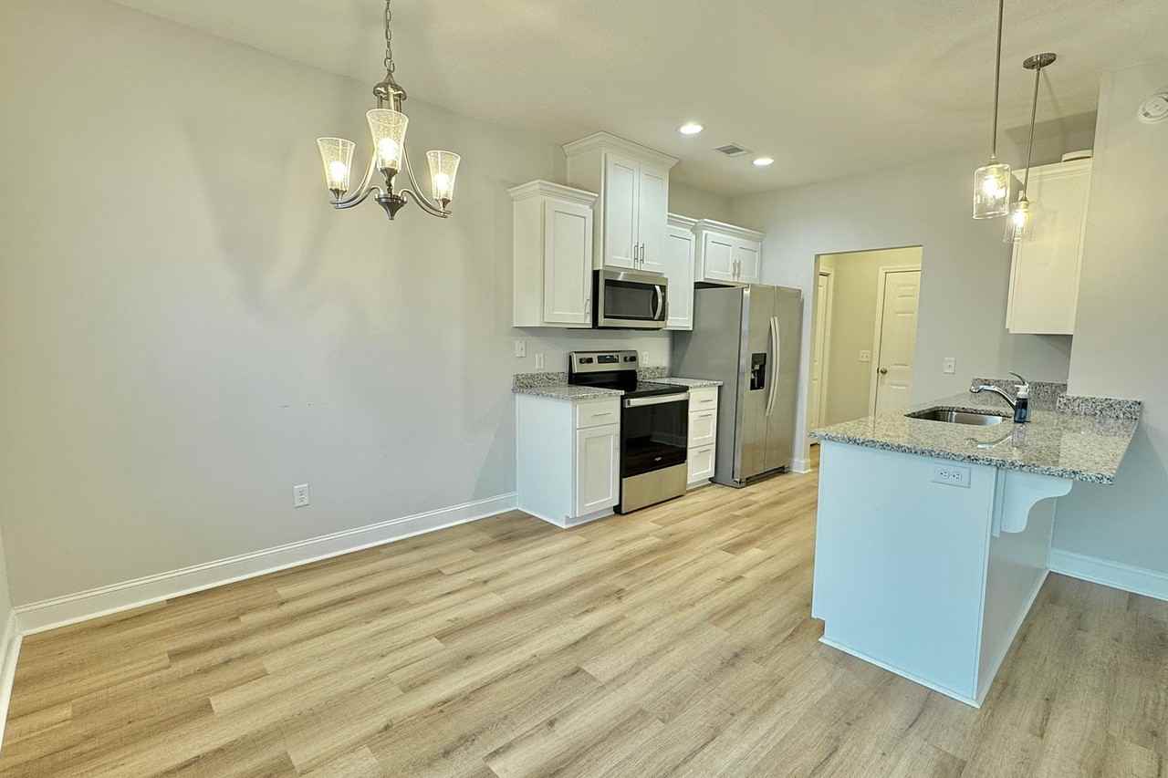 754 Grayson Ave - Photo 7 of 40